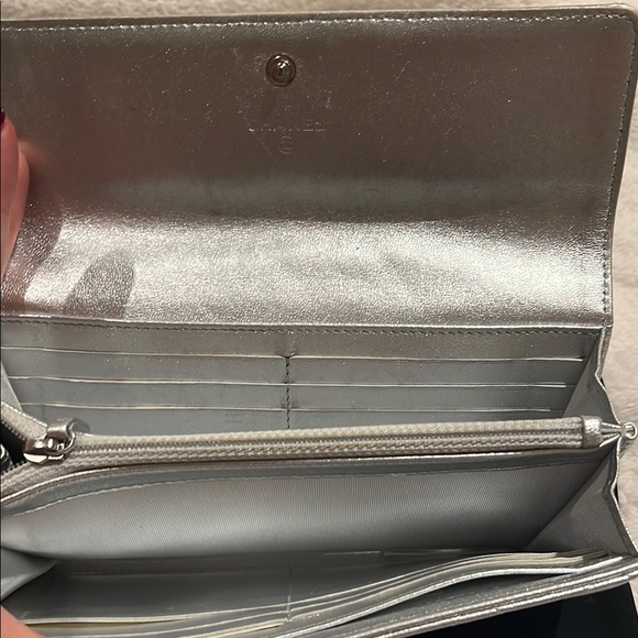 Chanel Silver Quilted Women's Bag - Picture 4 of 5